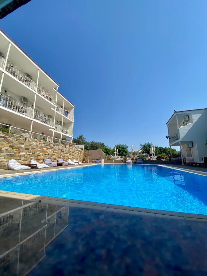 Hotel Nereides Патитири Екстериор снимка