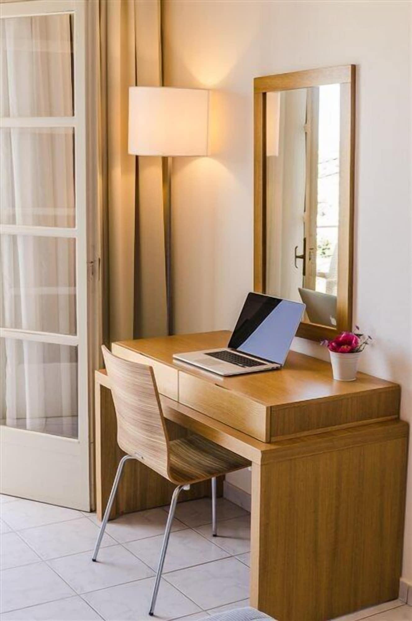 Hotel Nereides Патитири Екстериор снимка
