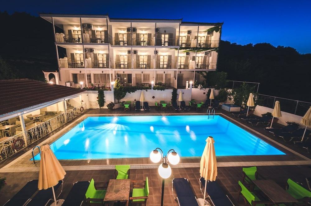 Hotel Nereides Патитири Екстериор снимка